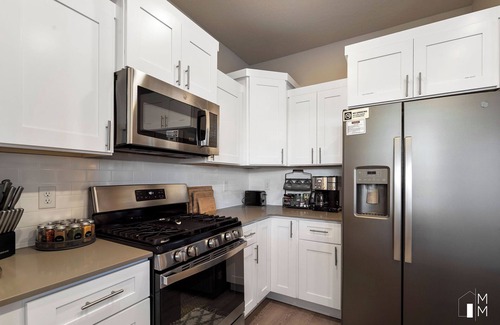 Cedar City House | Bring the Whole family - 3 townhomes side by side!