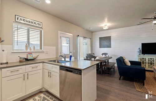 Cedar City House | Bring the Whole family - 3 townhomes side by side!