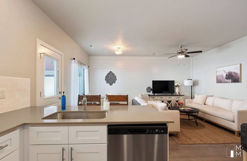 Cedar City House | Bring the Whole family - 3 townhomes side by side!