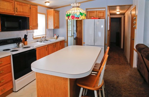 Bradford Cabin | Bring the whole family to this Lamoka Lake Cutie!