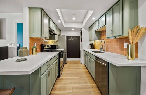 Alhambra Condo | Bring the Whole Family, Fully Stocked! With AC