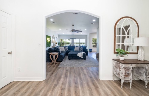 Lake Catherine House | Bring the whole family to this great place with lots of room for fun. The five bedroom, 2.5 bathroom