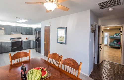 Marble Falls House | Bring your boat, jet skis, fishing poles, swimsuit, pet, and family!