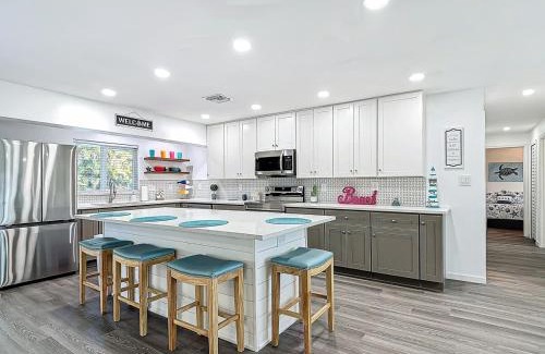 Iona House | Bring Your Boat! Updated Home Close to 3 Beaches