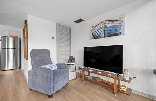 Crystal River House | Bring Your Boat-Waterfront Bungalow- On River Time!