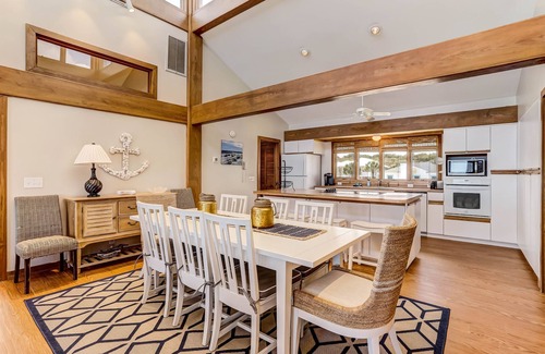 Fernandina Beach Hotel | Bring your dog on vacation to this oceanfront house. Amazing views and lots of parking.