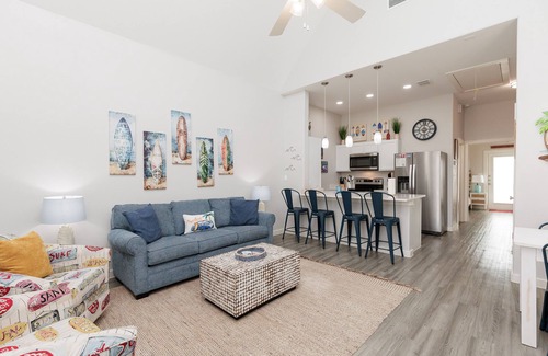 Corpus Christi House | Bring Your Pups: Pet-Friendly Townhome Near the Surf and Sand