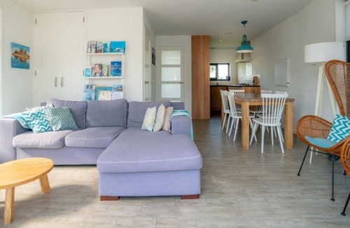 De Heen House | Bringing your kids' friends along? No problem, this water villa has a real kids corner.