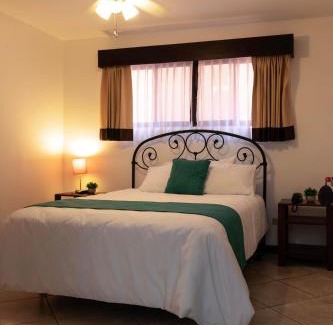Ciudad Cariari Bed & Breakfast | Brisas del Aeropuerto Airport Breezes inn