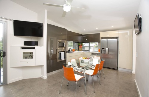 Eight Mile Plains Apartment | Brisbane Holiday Village