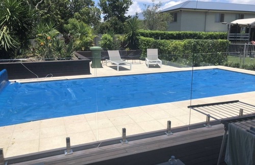 Rochedale South House | Brisbane Palm Springs - FAST WIFI - Resort style pool - Pet Friendly