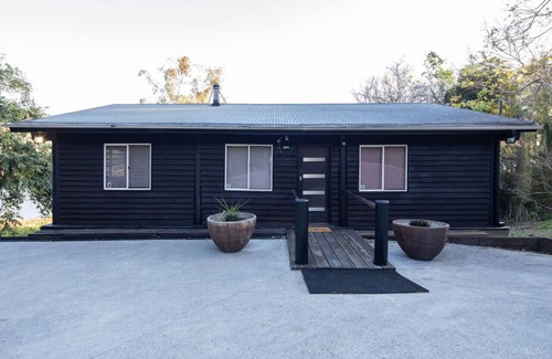 Kenmore Cabin | Brisbane River Shack