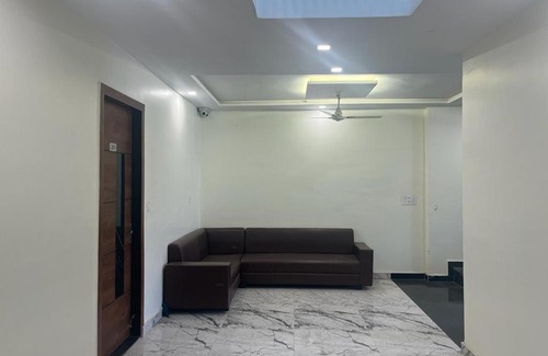 Dhanauli Hotel | Bristal Hotel & Cafe