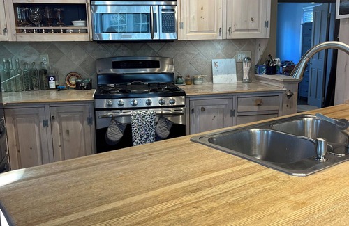 Bristol House | Bristol Breeze Retreat, 3 BR, 3 bath home in gorgeous downtown Bristol, RI