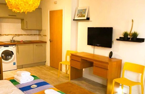 Saint Paul's Apartment | Bristol City Stays