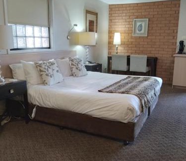 Maryborough Hotel | Bristol Hill Motor Inn