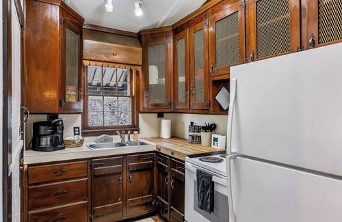Bristol House | Bristol Home Minutes to Downtown & Holston Lake
