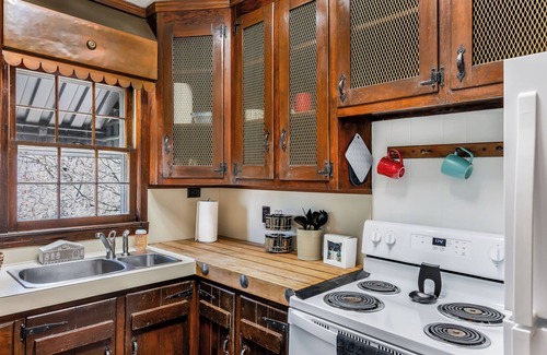 Bristol House | Bristol Home Minutes to Downtown & Holston Lake