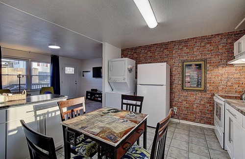 Bristol House | Bristol Music Cottage n3 Bedroom-nWalk to State St