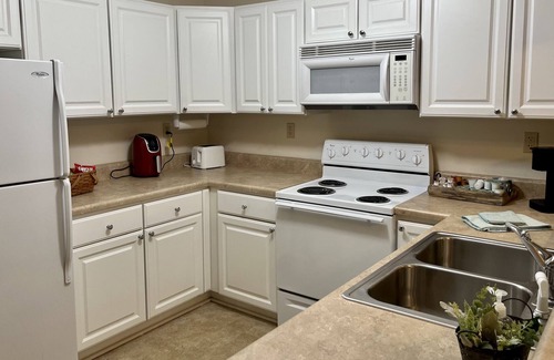Bluff City Condo | Bristol Raceday Center Condo gated parking