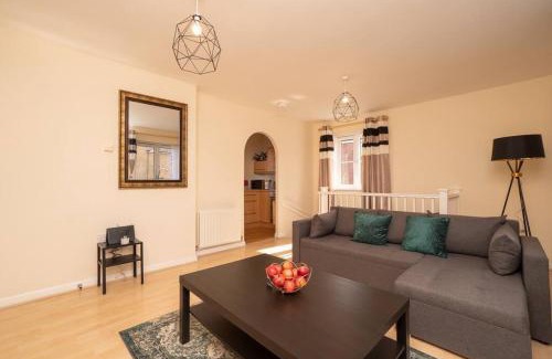 Cribbs Causeway Apartment | Bristol's Coach House - 2 Bedroom Detached Apartment with Secure Parking