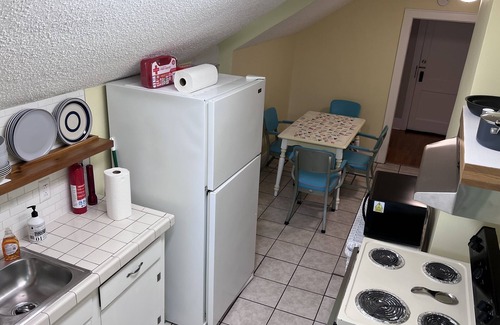 Bristol Apartment | Bristol Short Stay.Music, Nascar, Casino 1bdrm King size, Queen sleeper sofa.