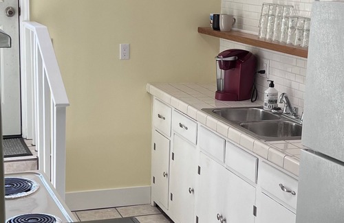 Bristol Apartment | Bristol Short Stay.Music, Nascar, Casino 1bdrm King size, Queen sleeper sofa.