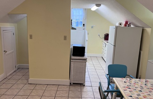 Bristol Apartment | Bristol Short Stay.Music, Nascar, Casino 1bdrm King size, Queen sleeper sofa.