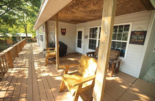 Blocker House | Bristow Blue - Lake front with Boat Ramp Access!