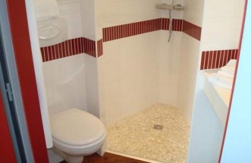 Saint-Andre-de-la-Marche Hotel | Brit Hotel Azur - Cholet