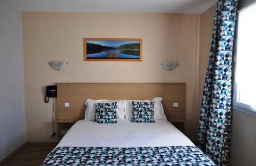 Saint-Andre-de-la-Marche Hotel | Brit Hotel Azur