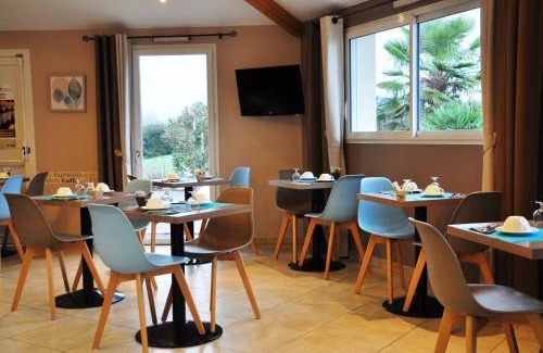 Saint-Andre-de-la-Marche Hotel | Brit Hotel Azur
