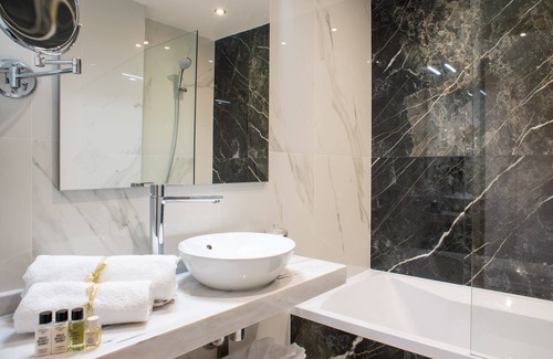 Thiais Hotel | Brit Hotel Paris Orly