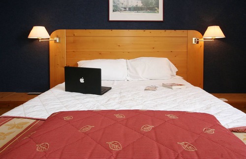 Fumel Hotel | Brit Hotel Vallee du Lot