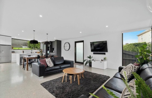 Bellerive House | Britannia at Bellerive Stroll to Marina and Beach