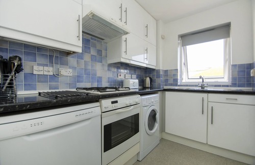 Seafront Cottage | Britannia Harbour View Parking by Brighton Holiday Lets
