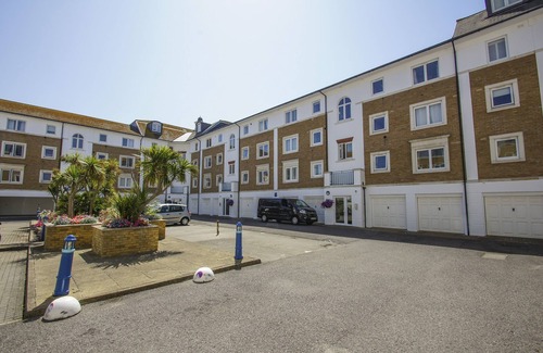 Seafront Cottage | Britannia Harbour View Parking by Brighton Holiday Lets