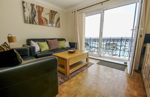 Seafront Cottage | Britannia Harbour View Parking by Brighton Holiday Lets