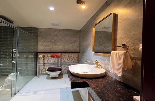 Kunchithanny Resort | British County Resort