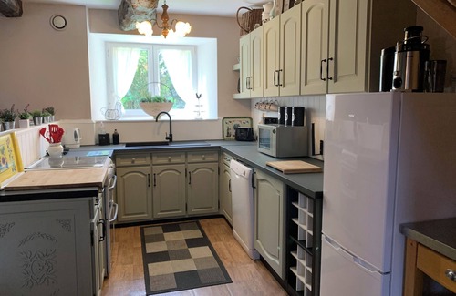 Plouguenast Cottage | Brittany Cottage Sleeps 6. Heated Pool, Free Wifi, Satellite TV, Pet Friendly