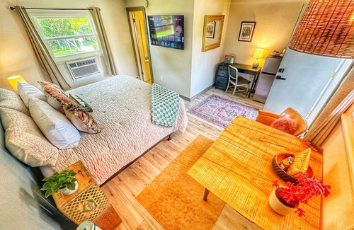Manchester Center Hotel | Brittany Motel
