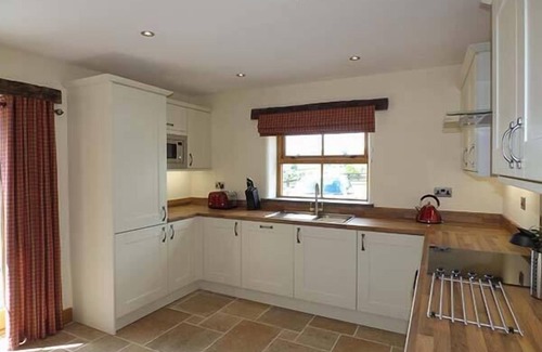 Cwmtirmynach Cottage | BRIWS, pet friendly, luxury holiday cottage, with hot tub in Llangwm