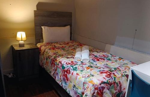 Greater Johannesburg Metropolitan Area House | Brix 7 single beds