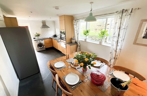 Newquay House | BRO TREF COTTAGE, pet friendly, with open fire in St Mawgan