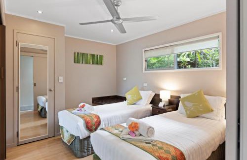 Burnt Pine Villa | Broad Leaf Villas