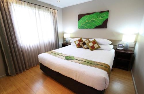 Burnt Pine Villa | Broad Leaf Villas