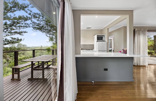 Burnt Pine Villa | Broad Leaf Villas