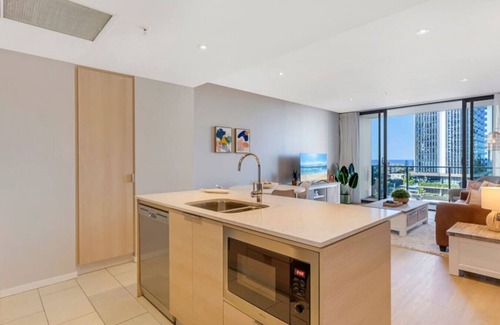 Broadbeach Apartment | Broadbeach Ocean View Apartment - Wifi & Parking
