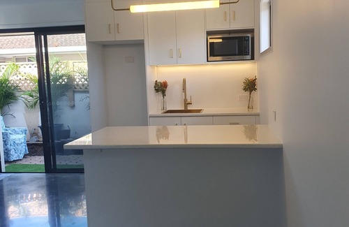 Broadbeach Waters Apartment | Broadbeach Tropical Gem with Lux features