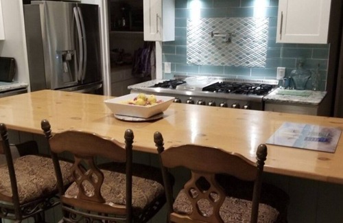 Delaware Beaches House | BROADKILL BEACH HOME SLEEPS 10 LINENS INCLUDED! HOT TUB, BIKES RENTS SAT TO SAT